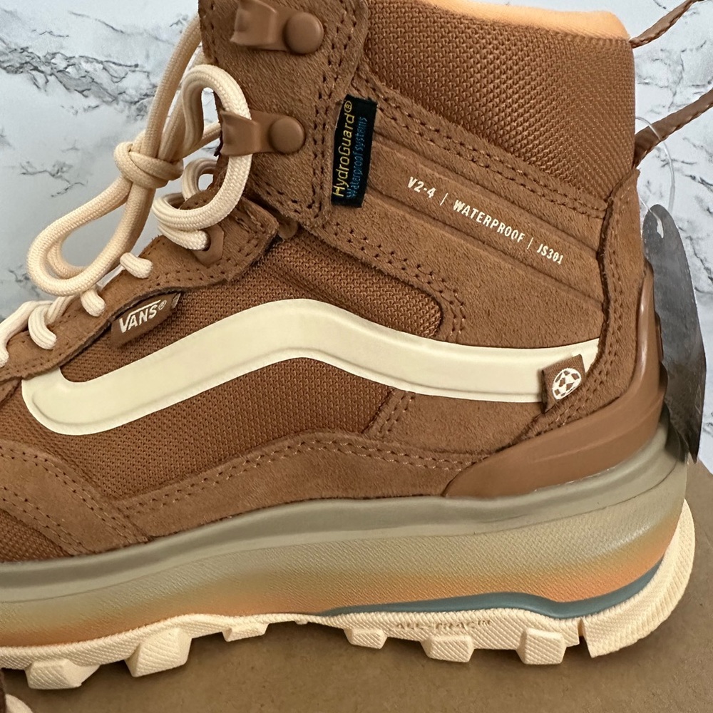 Vans MTE Crestline Waterproof Hiking Trek Snow Boots 500264 Women’s Size 6.5 - Picture 2 of 9